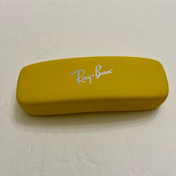 Two Sunglasses Cases- Quay and Ray Ban - Picture 2 of 12